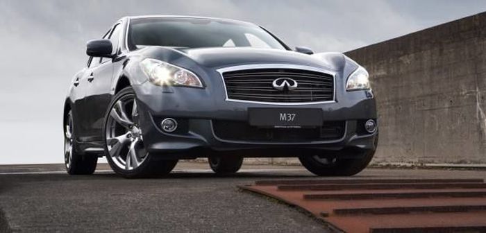 Infiniti M