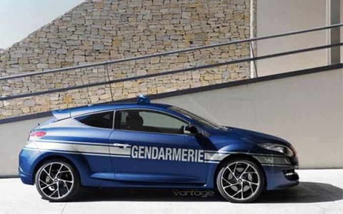 La Mégane RS remplace les Subaru de la gendarmerie